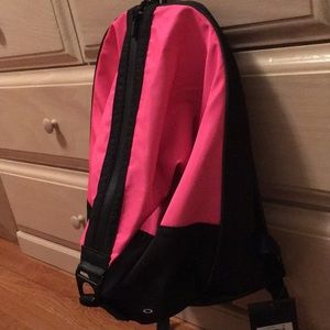 Oakley Rebel Pack 2.0 black and hot pink